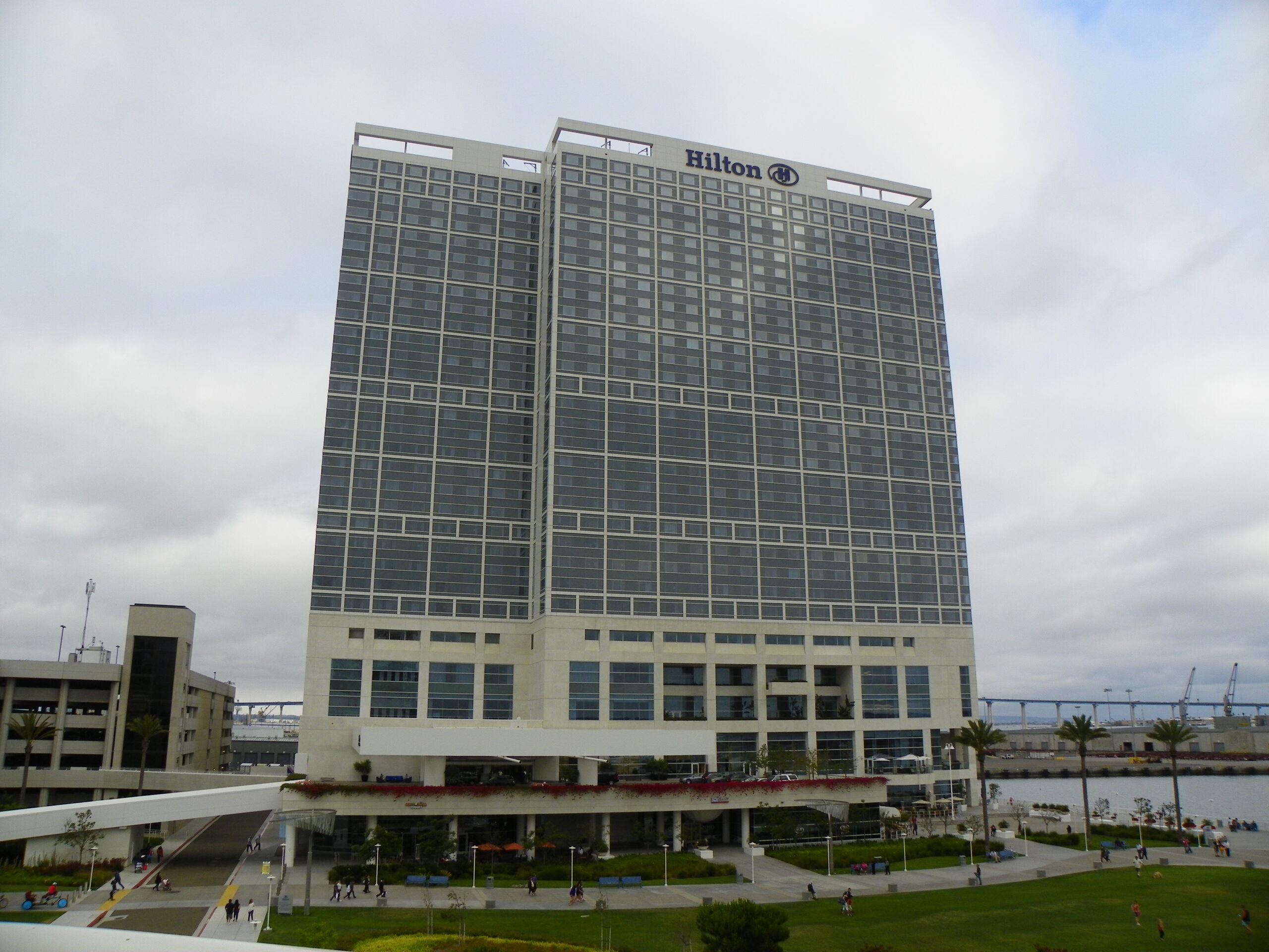 Comparing hotel points and cash hotel prices while planning travel