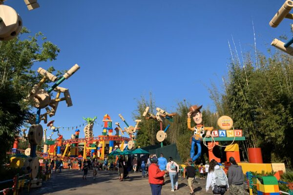 Theme Parks & Immersive Experiences: How to Plan Trips That Feel Worth It