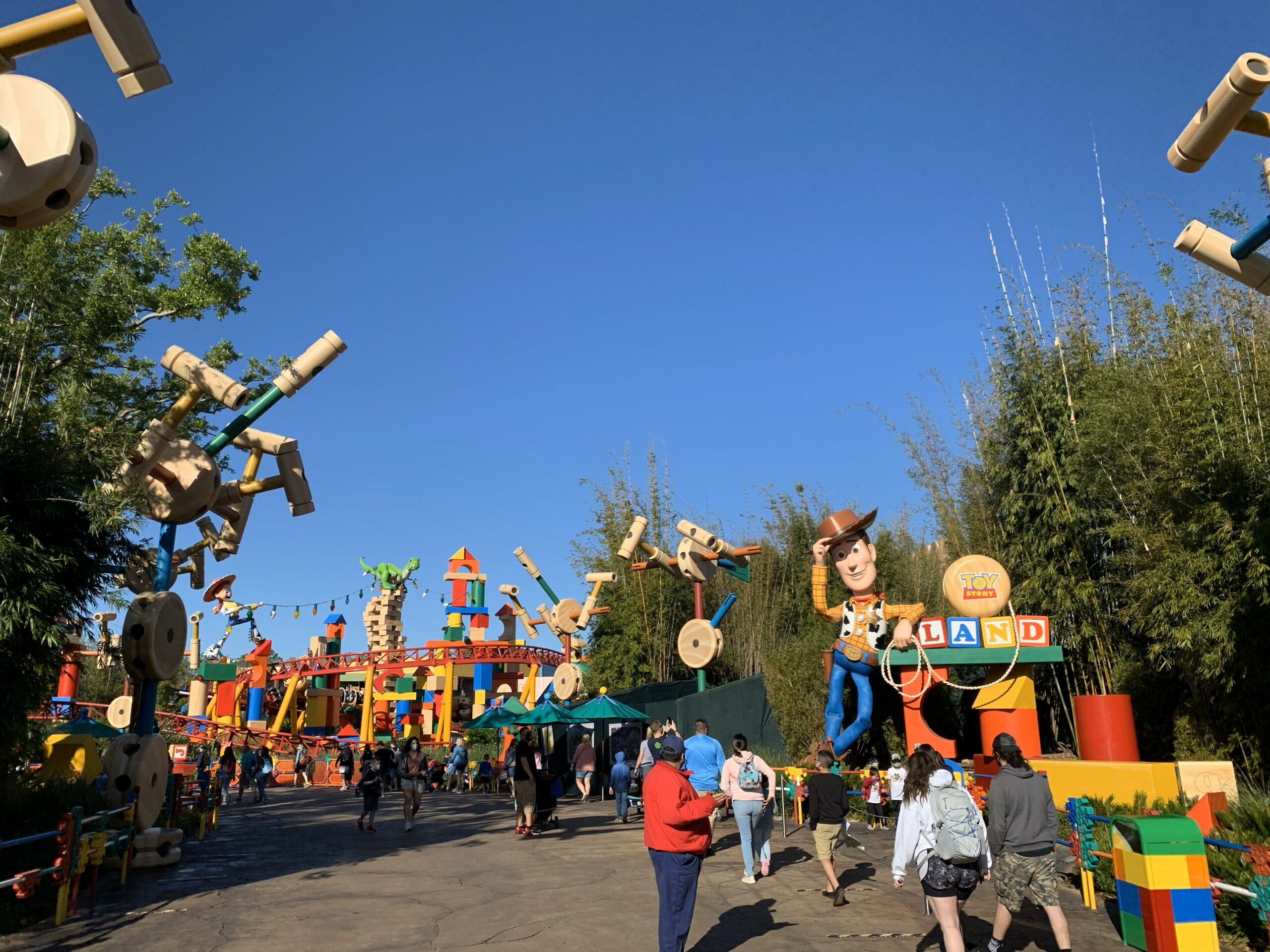 Theme Parks & Immersive Experiences: How to Plan Trips That Feel Worth It