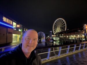 Why Walkability and Public Transportation Matter When Choosing a Hotel